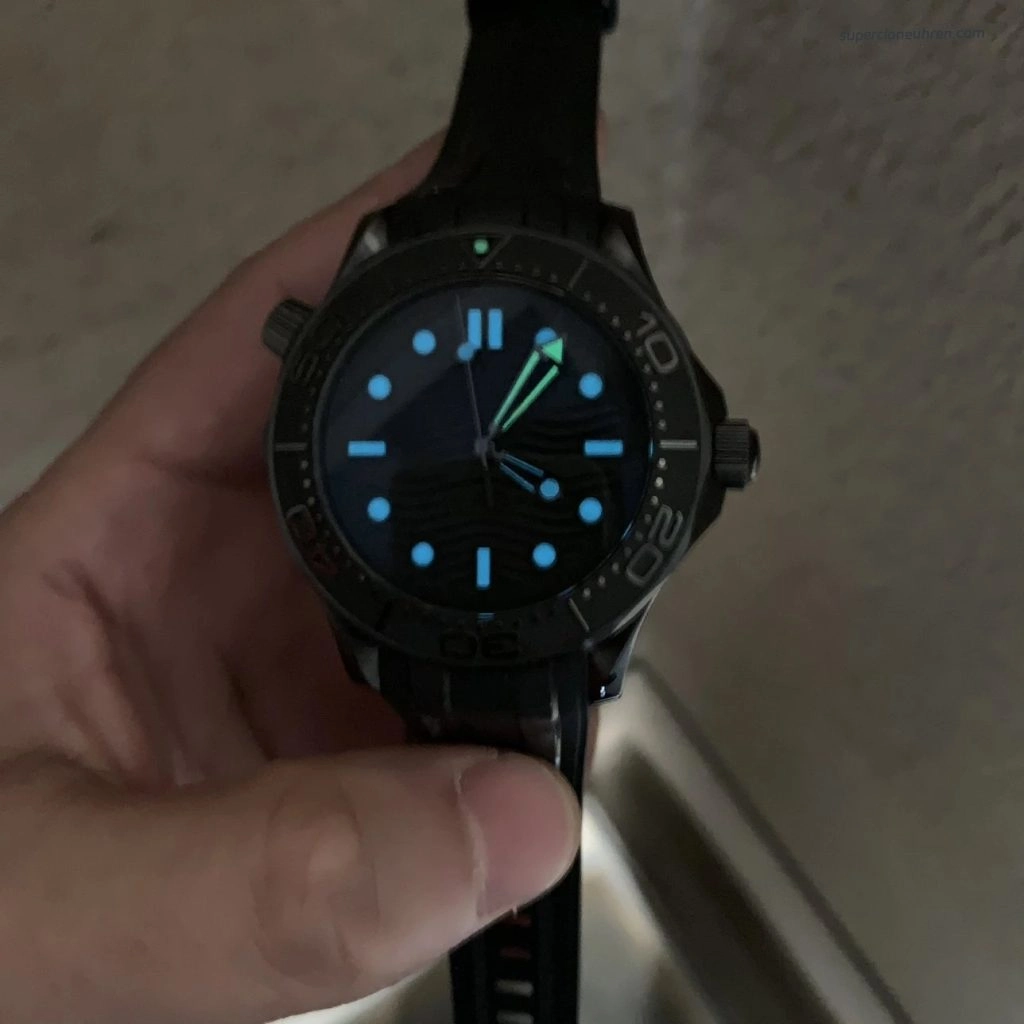 Super Clone Omega Seamaster Diver 300M 210.92.44.20.01.003 schwarze Keramik 43,5 mm