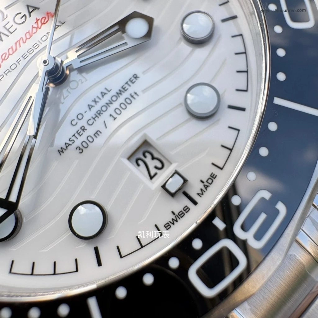 Premium Replica Uhr Omega Seamaster Diver 300M 210.32.42.20.04.001 mit weißem Zifferblatt 42 mm