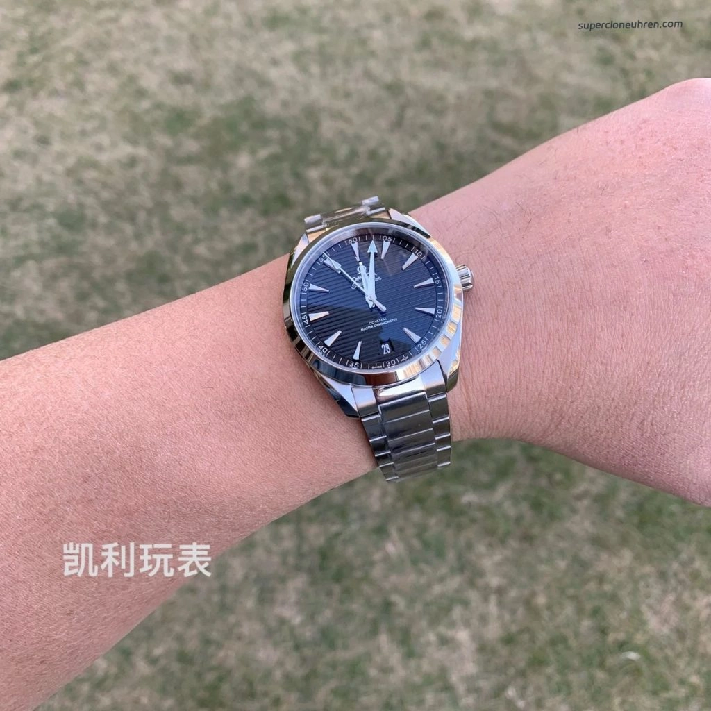 Premium Replica Uhr Omega Seamaster Aqua Terra 220.10.41.21.01.001 schwarzes Teak-Zifferblatt Edelstahlband 41 mm