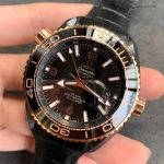 Premium Replica Uhr Omega Seamaster Planet Ocean 215.63.46.22.01.001 schwarze Keramik 45,5 mm