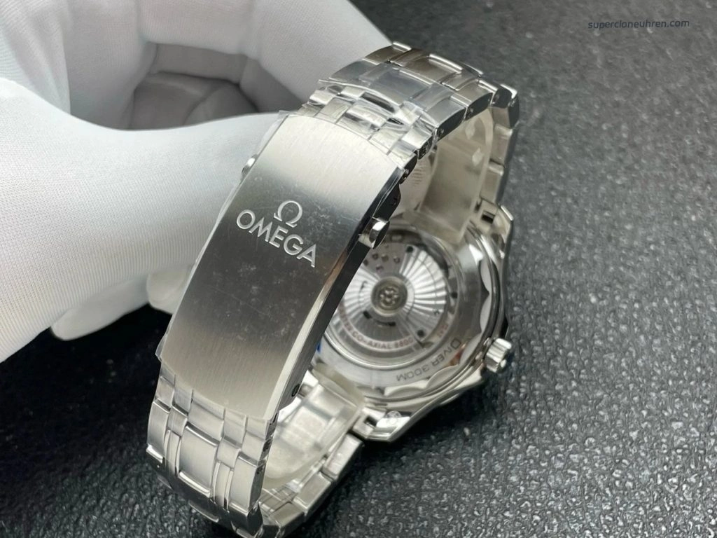 Super Clone Omega Seamaster Diver 300M 210.30.42.20.03.001 mit Stahlband 42mm