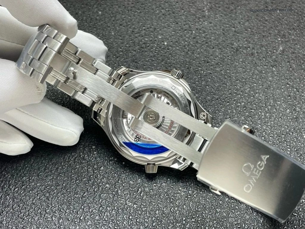 Super Clone Omega Seamaster Diver 300M 210.30.42.20.03.001 mit Stahlband 42mm
