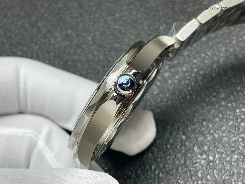 Super Clone Omega Seamaster Diver 300M 210.30.42.20.03.001 mit Stahlband 42mm