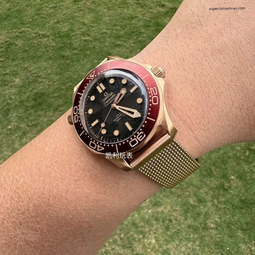 Premium Replica Uhr Omega Seamaster Diver 210.90.42.20.01.003 in Burgunderrot Bronze-Gold 42mm