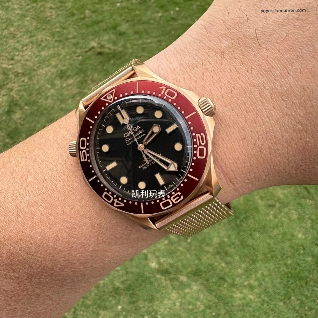 Premium Replica Uhr Omega Seamaster Diver 210.90.42.20.01.003 in Burgunderrot Bronze-Gold 42mm
