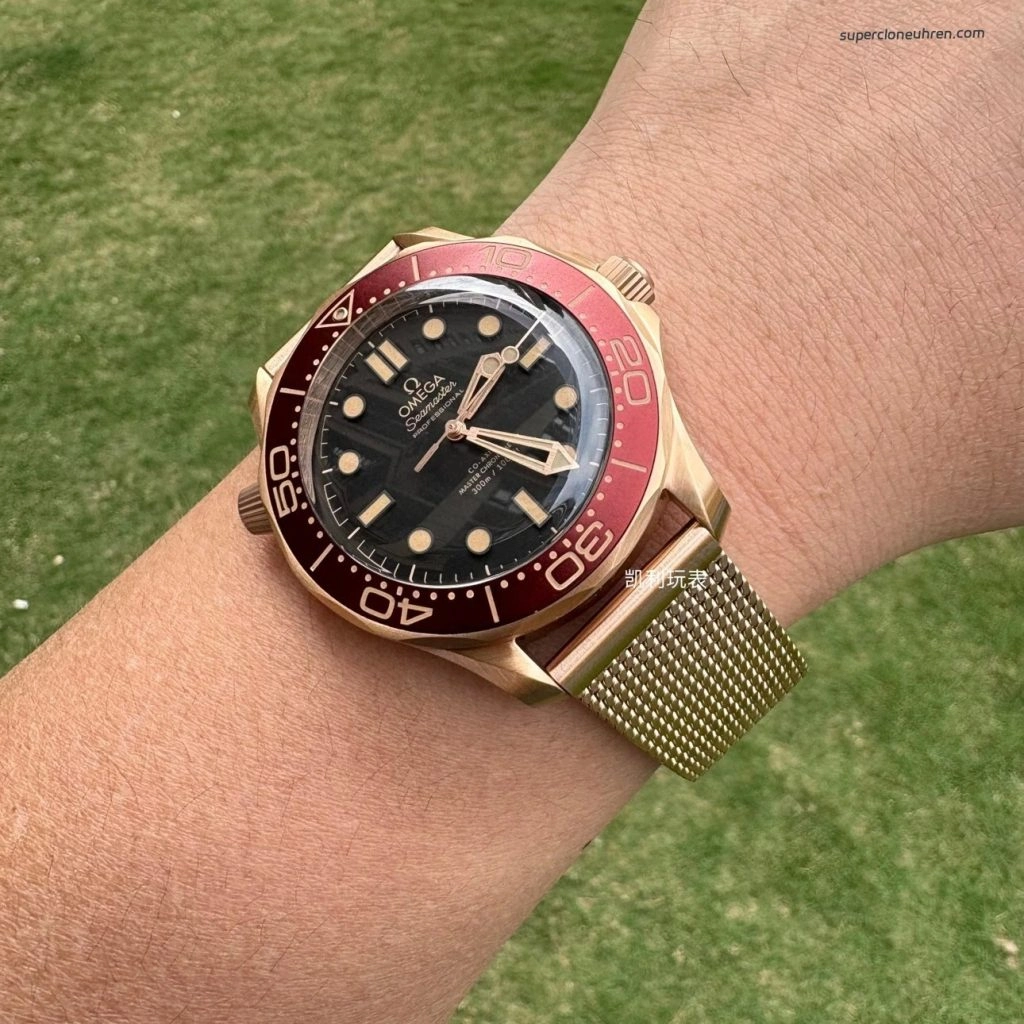 Premium Replica Uhr Omega Seamaster Diver 210.90.42.20.01.003 in Burgunderrot Bronze-Gold 42mm
