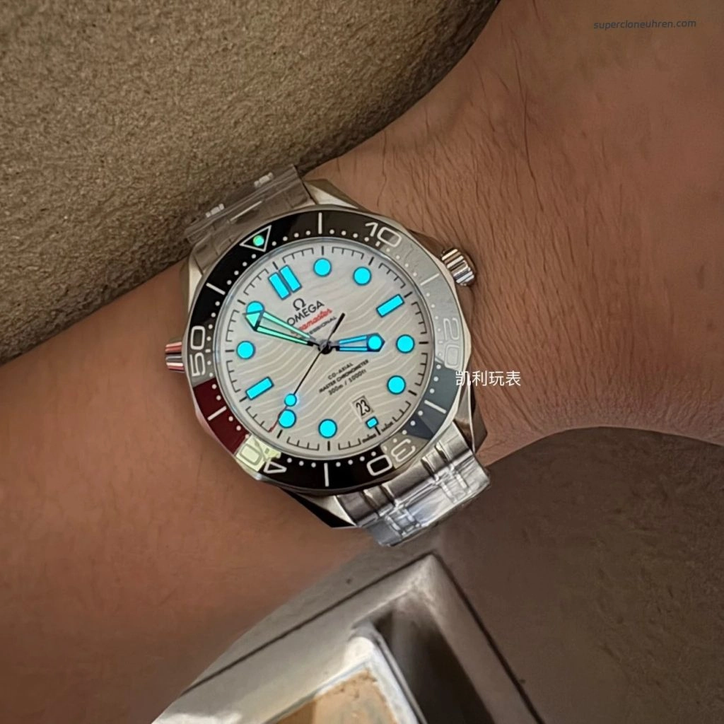 Premium Replica Uhr Omega Seamaster Diver 300M 210.32.42.20.04.001 mit weißem Zifferblatt 42 mm