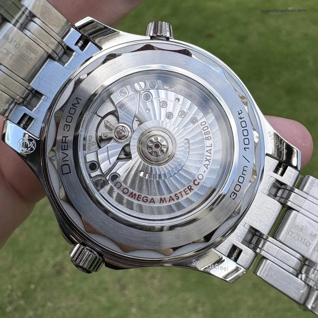 Premium Replica Uhr Omega Seamaster Diver 300M 210.32.42.20.04.001 mit weißem Zifferblatt 42 mm