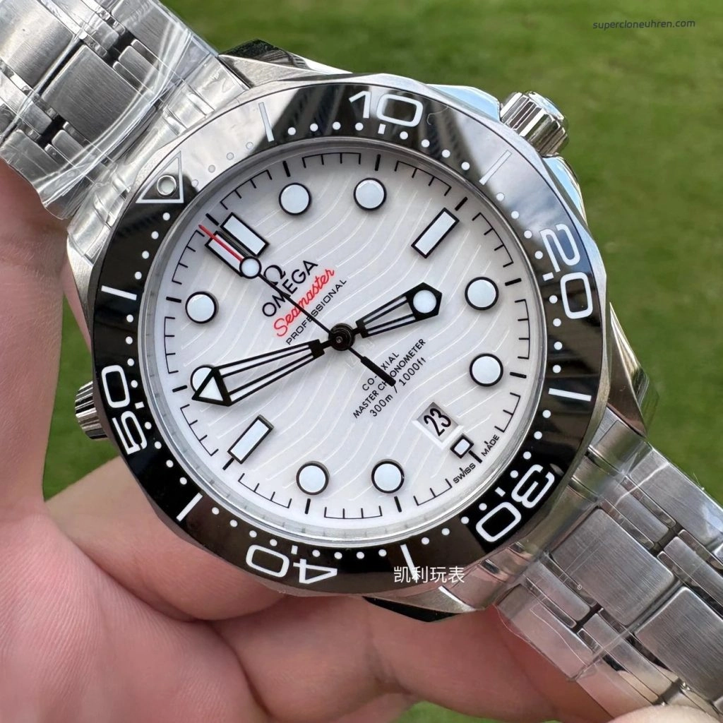 Premium Replica Uhr Omega Seamaster Diver 300M 210.32.42.20.04.001 mit weißem Zifferblatt 42 mm