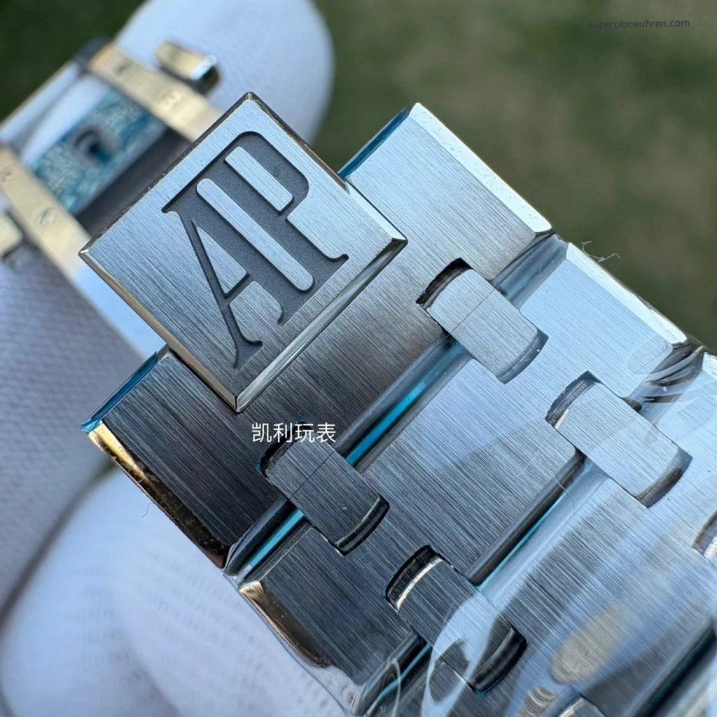 Premium Replica Uhr Audemars Piguet Royal Oak 15500ST.OO.1220ST.01 blaues Zifferblatt Edelstahl 41 mm