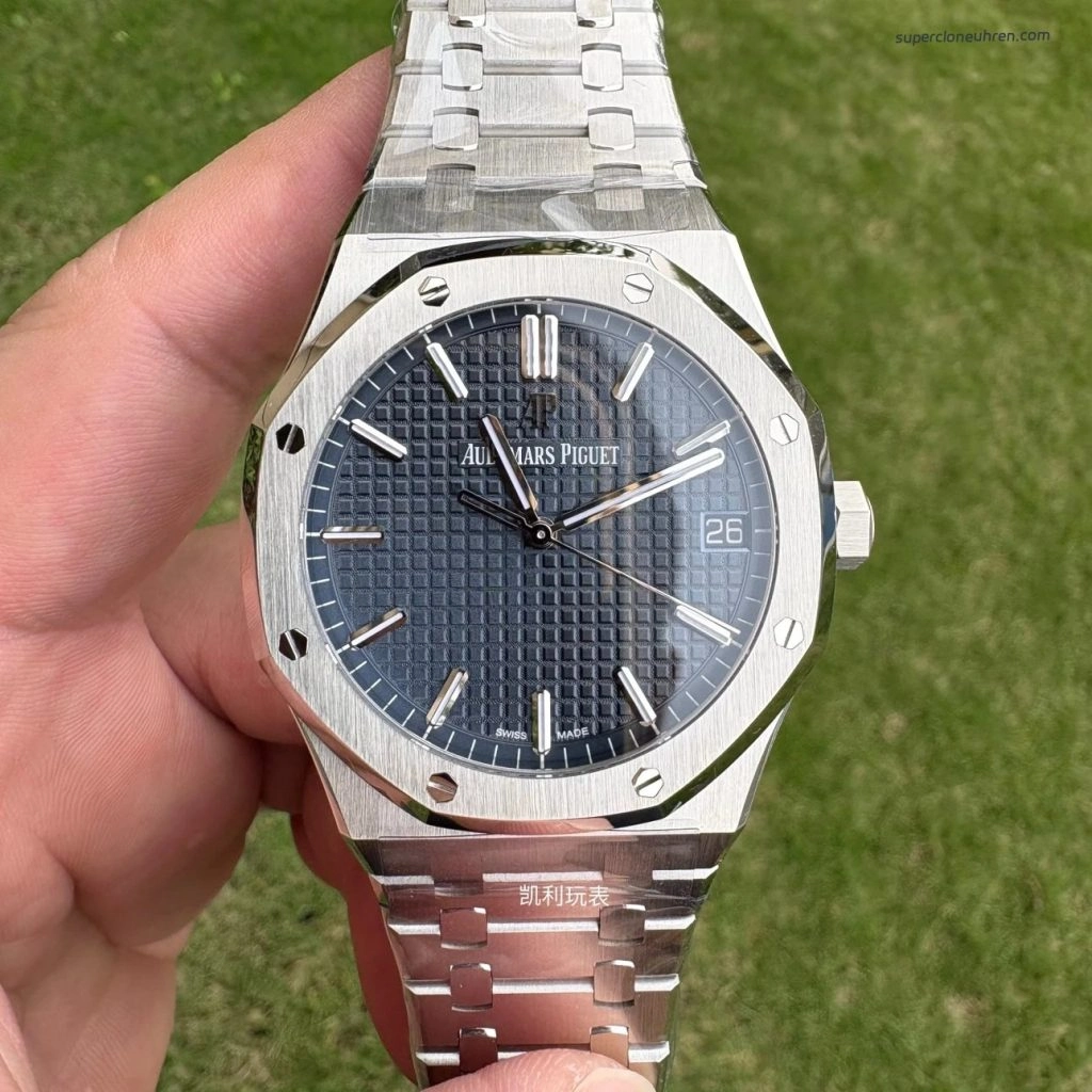 Premium Replica Uhr Audemars Piguet Royal Oak 15500ST.OO.1220ST.01 blaues Zifferblatt Edelstahl 41 mm