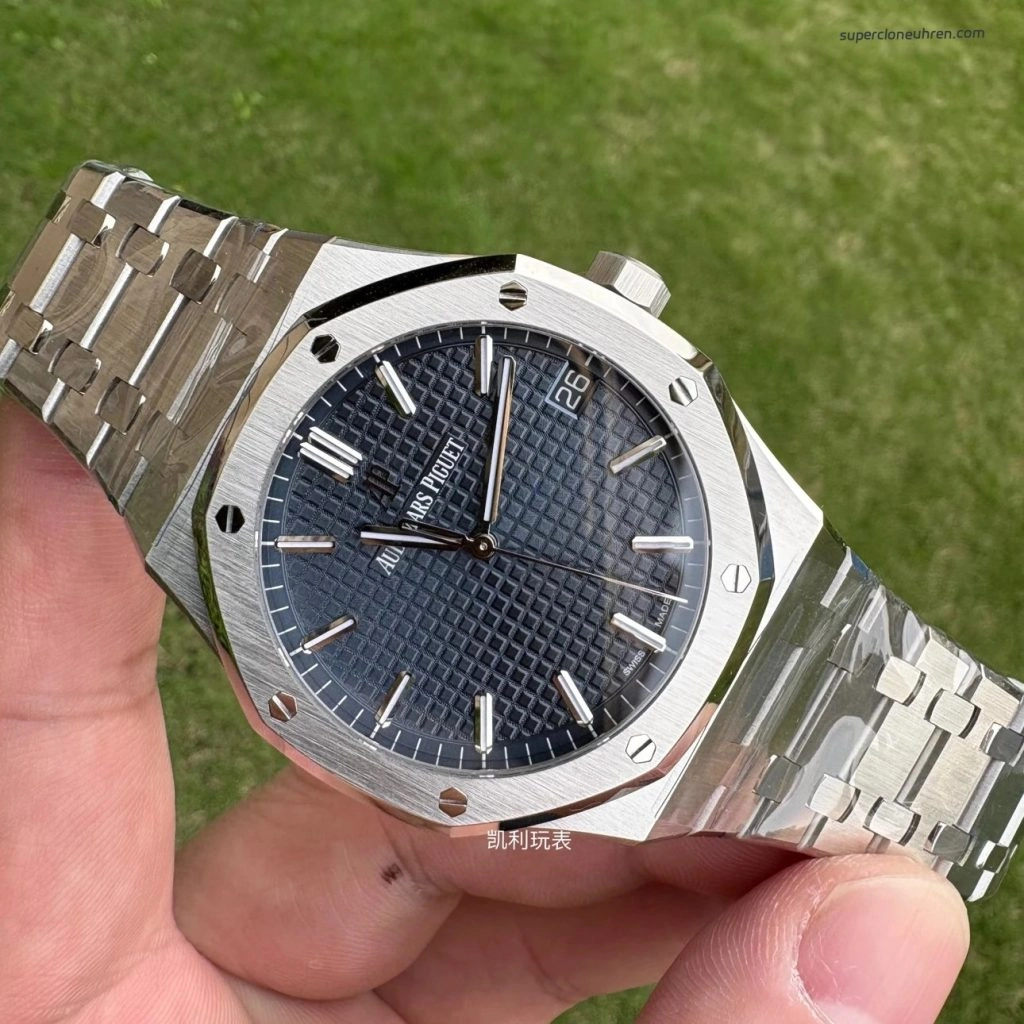Premium Replica Uhr Audemars Piguet Royal Oak 15500ST.OO.1220ST.01 blaues Zifferblatt Edelstahl 41 mm