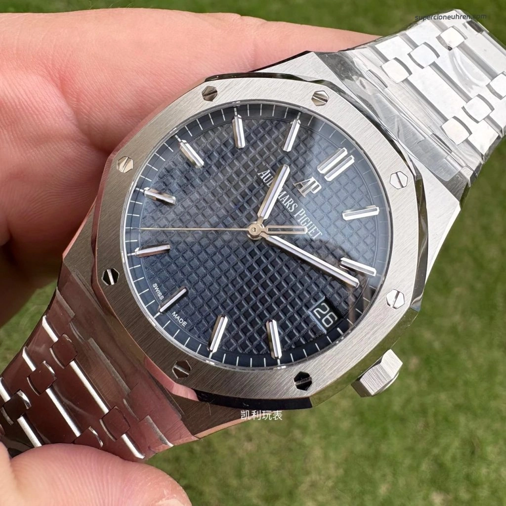 Premium Replica Uhr Audemars Piguet Royal Oak 15500ST.OO.1220ST.01 blaues Zifferblatt Edelstahl 41 mm