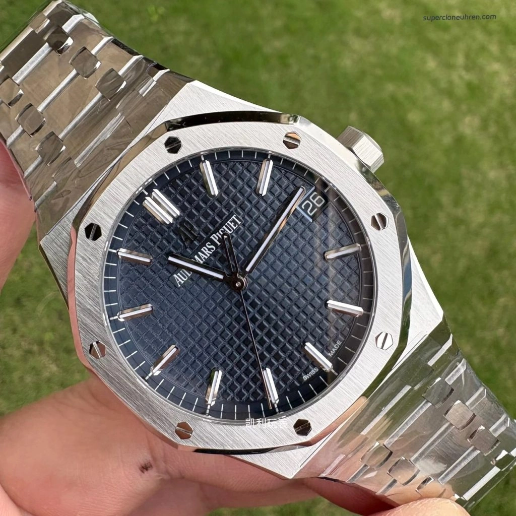 Premium Replica Uhr Audemars Piguet Royal Oak 15500ST.OO.1220ST.01 blaues Zifferblatt Edelstahl 41 mm