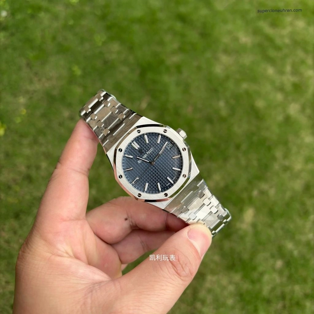 Premium Replica Uhr Audemars Piguet Royal Oak 15500ST.OO.1220ST.01 blaues Zifferblatt Edelstahl 41 mm