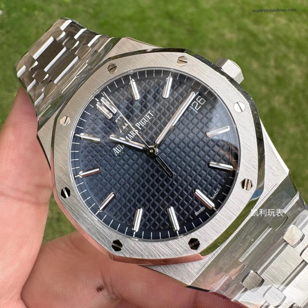 Premium Replica Uhr Audemars Piguet Royal Oak 15500ST.OO.1220ST.01 blaues Zifferblatt Edelstahl 41 mm