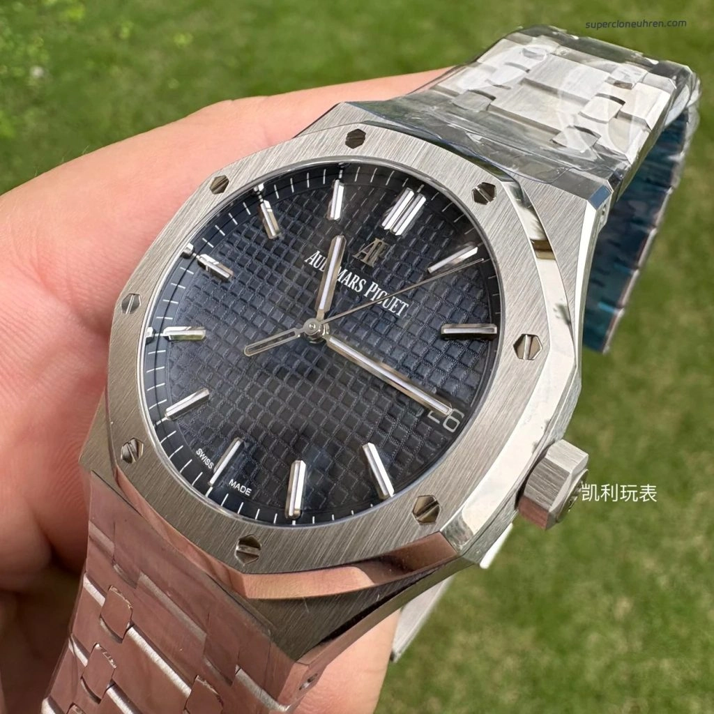 Premium Replica Uhr Audemars Piguet Royal Oak 15500ST.OO.1220ST.01 blaues Zifferblatt Edelstahl 41 mm
