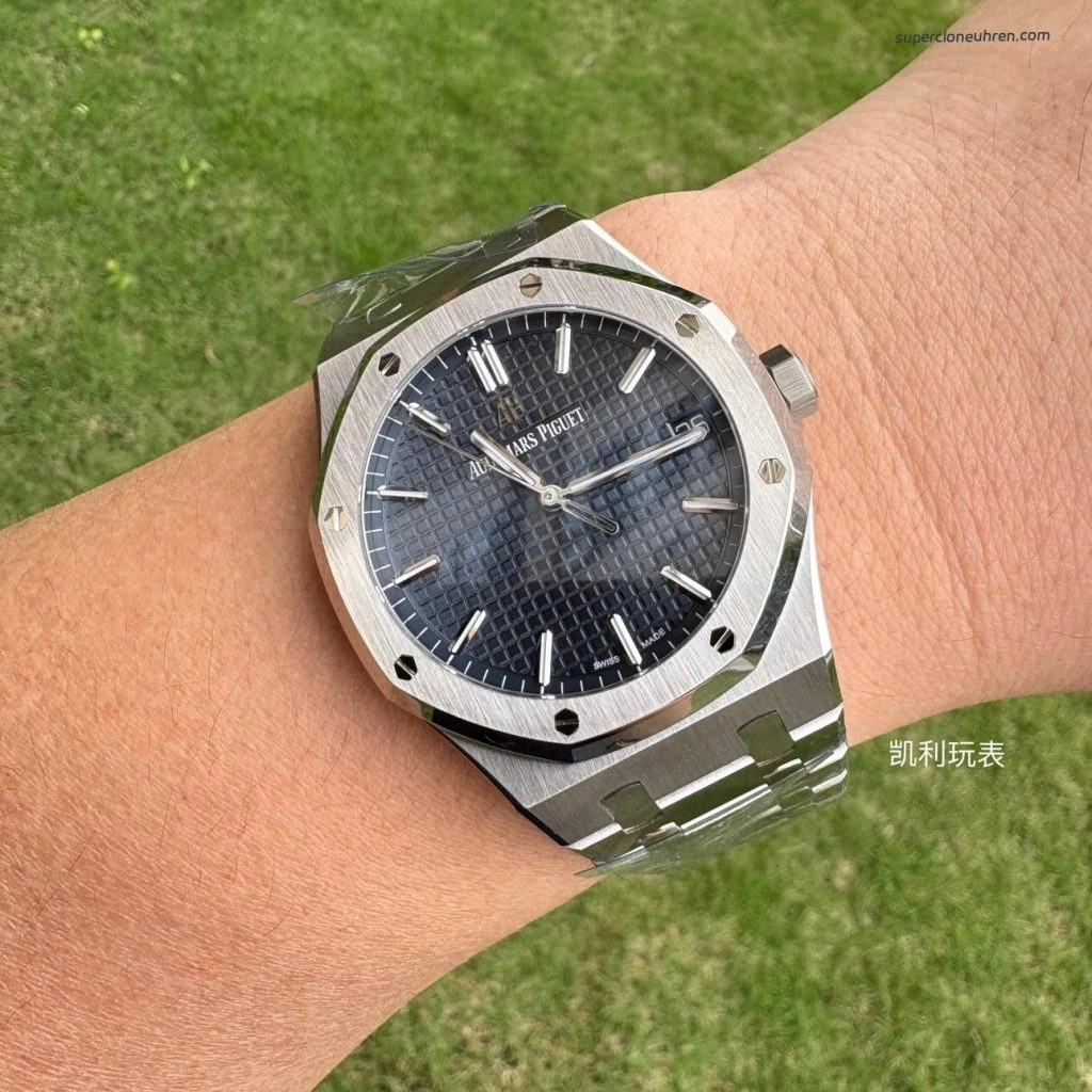 Premium Replica Uhr Audemars Piguet Royal Oak 15500ST.OO.1220ST.01 blaues Zifferblatt Edelstahl 41 mm