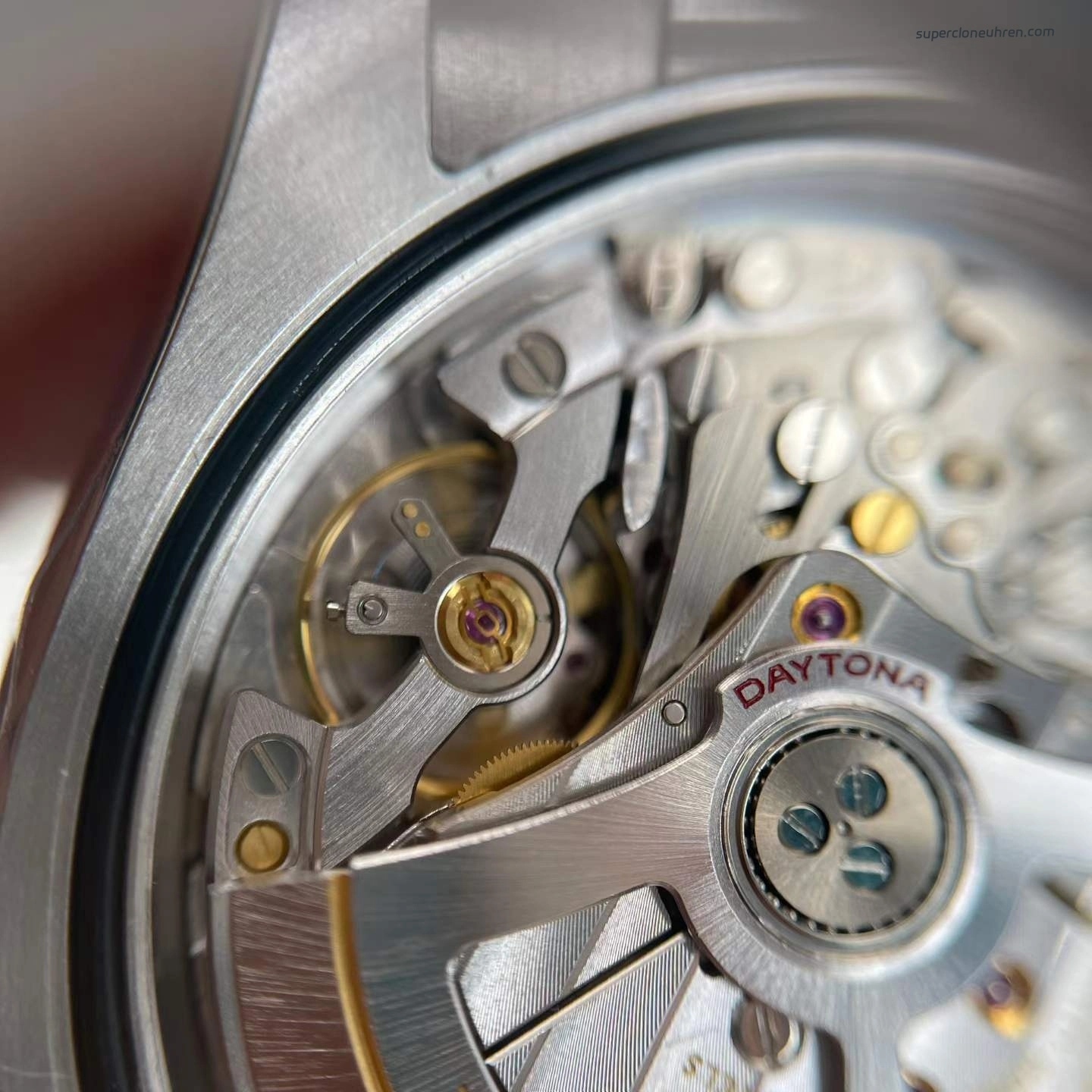 QC Uhrwerk Foto 1