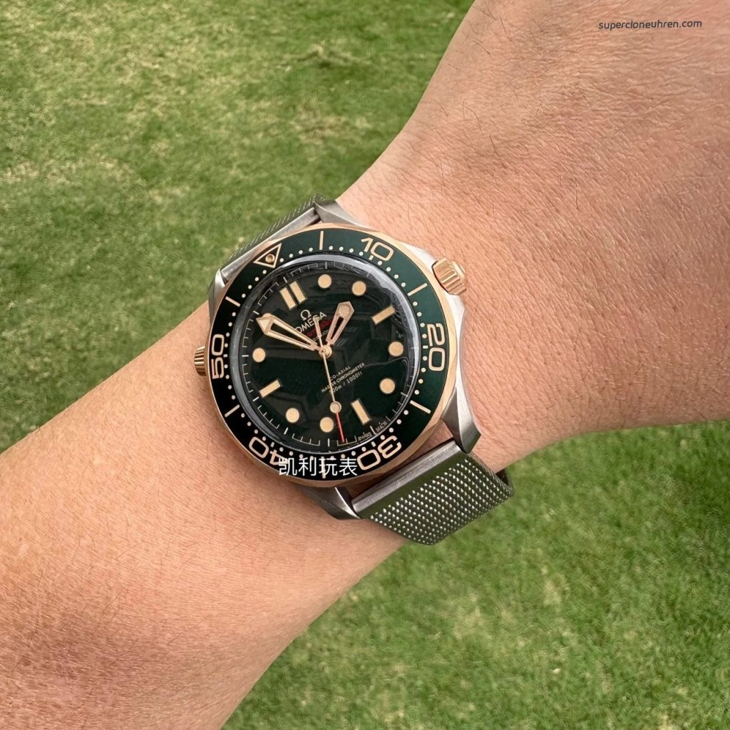 Super Clone Omega Seamaster 210.90.42.20.10.001 Bronze-Gold Titan Mesh-Armband 42 mm