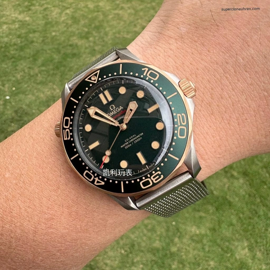 Super Clone Omega Seamaster 210.90.42.20.10.001 Bronze-Gold Titan Mesh-Armband 42 mm