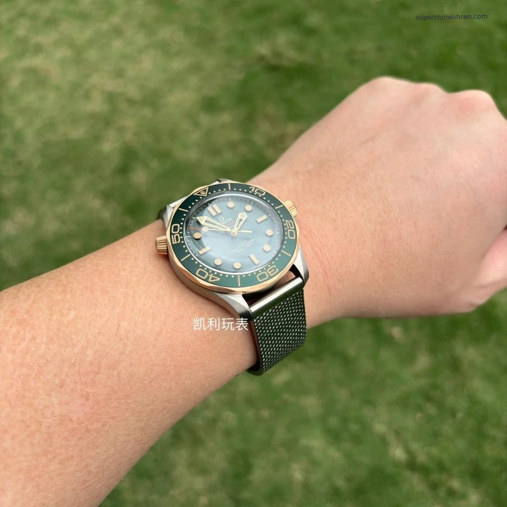 Super Clone Omega Seamaster 210.90.42.20.10.001 Bronze-Gold Titan Mesh-Armband 42 mm
