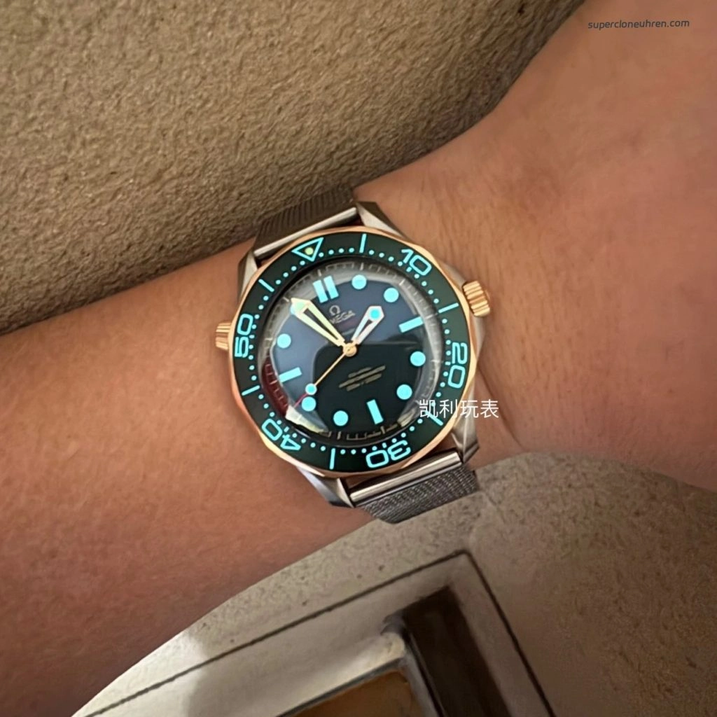 Super Clone Omega Seamaster 210.90.42.20.10.001 Bronze-Gold Titan Mesh-Armband 42 mm