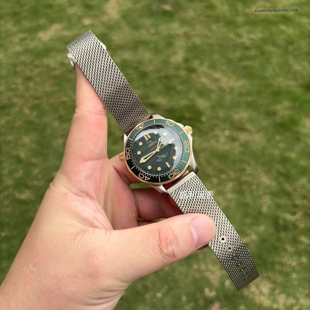 Super Clone Omega Seamaster 210.90.42.20.10.001 Bronze-Gold Titan Mesh-Armband 42 mm