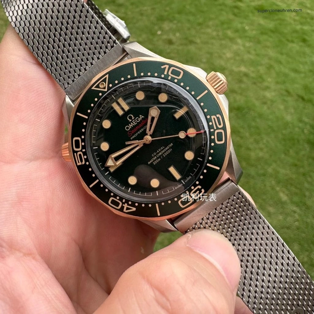 Super Clone Omega Seamaster 210.90.42.20.10.001 Bronze-Gold Titan Mesh-Armband 42 mm