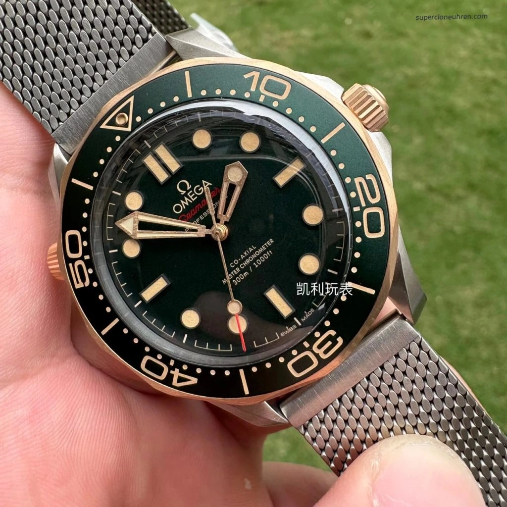 Super Clone Omega Seamaster 210.90.42.20.10.001 Bronze-Gold Titan Mesh-Armband 42 mm