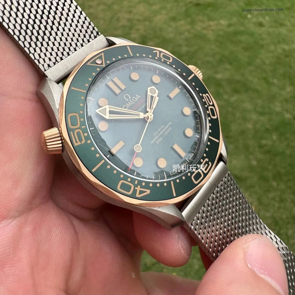Super Clone Omega Seamaster 210.90.42.20.10.001 Bronze-Gold Titan Mesh-Armband 42 mm