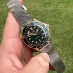 Super Clone Omega Seamaster 210.90.42.20.10.001 Bronze-Gold Titan Mesh-Armband 42 mm