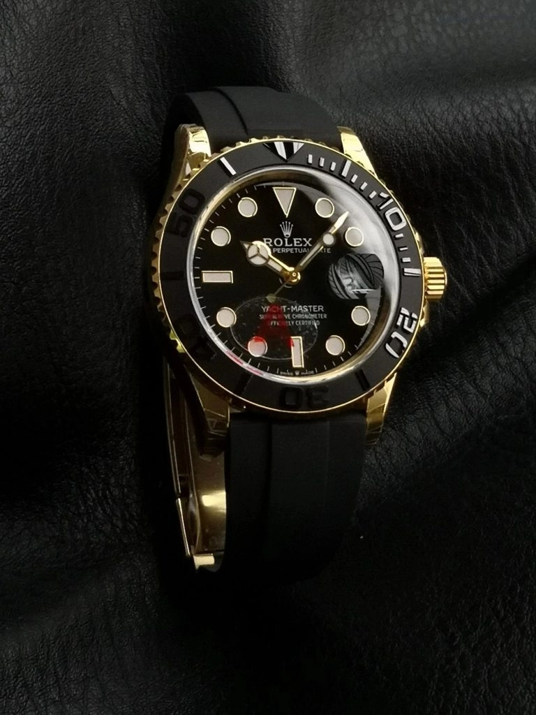 Premium Replica Uhr Rolex Yacht-Master M226658-0001 Schwarz-Gold Kautschukband 42 mm