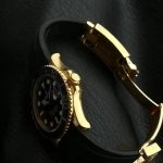 Premium Replica Uhr Rolex Yacht-Master M226658-0001 Schwarz-Gold Kautschukband 42 mm