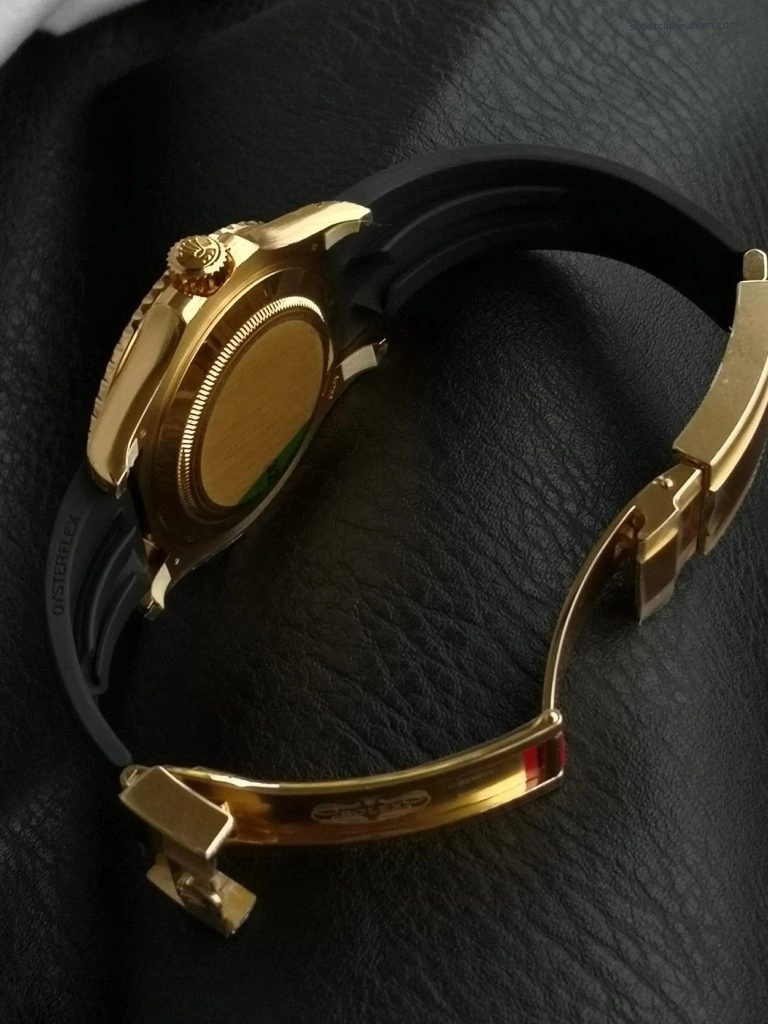 Premium Replica Uhr Rolex Yacht-Master M226658-0001 Schwarz-Gold Kautschukband 42 mm