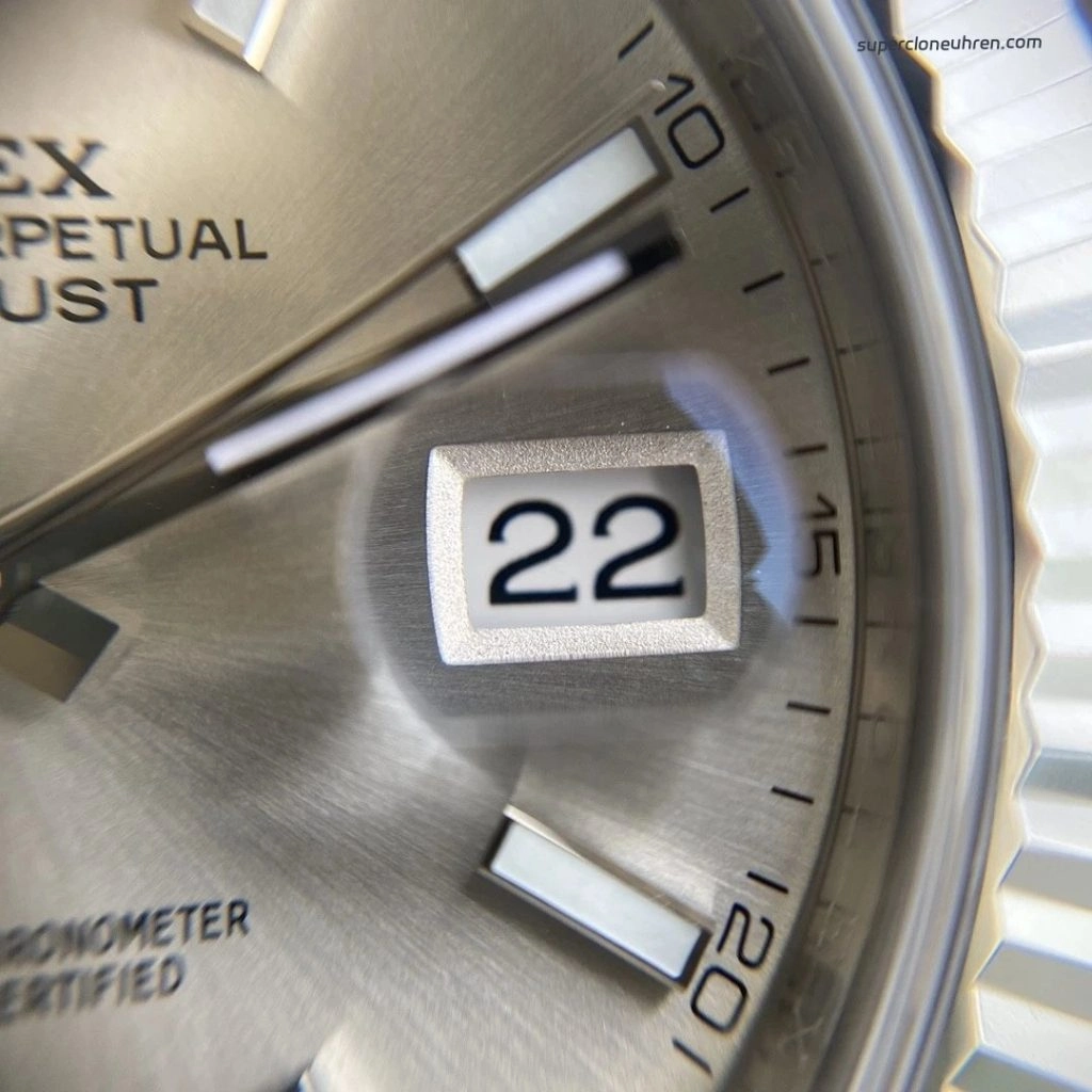Premium Replica Uhr Rolex Datejust m126334-0003 mit geriffelter Lünette 41mm