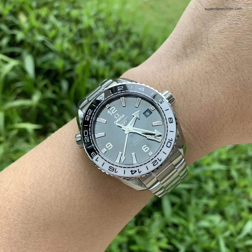 Premium Replica Uhr Omega Seamaster Planet Ocean 215.30.44.22.01.001 schwarz-weisse Keramiklünette 43,5 mm