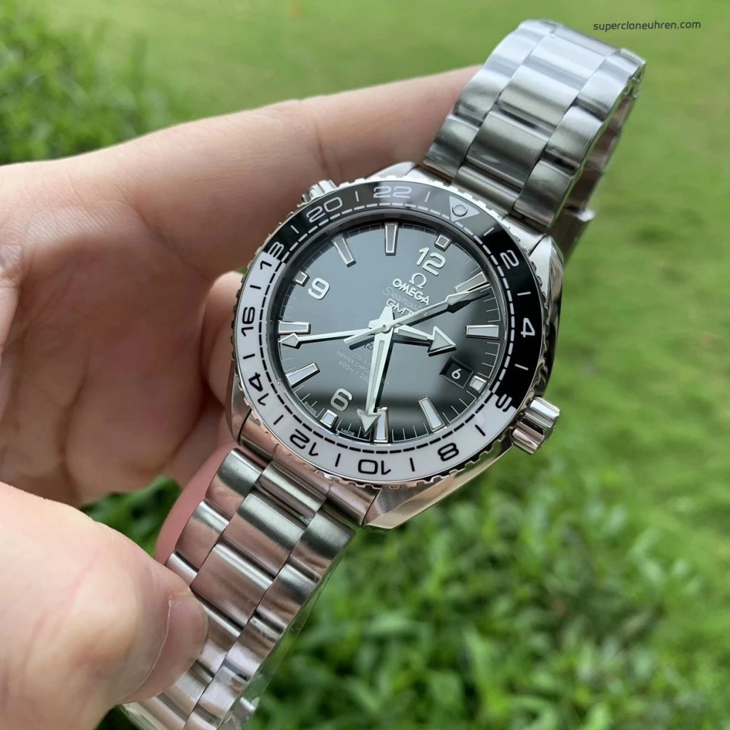 Premium Replica Uhr Omega Seamaster Planet Ocean 215.30.44.22.01.001 schwarz-weisse Keramiklünette 43,5 mm