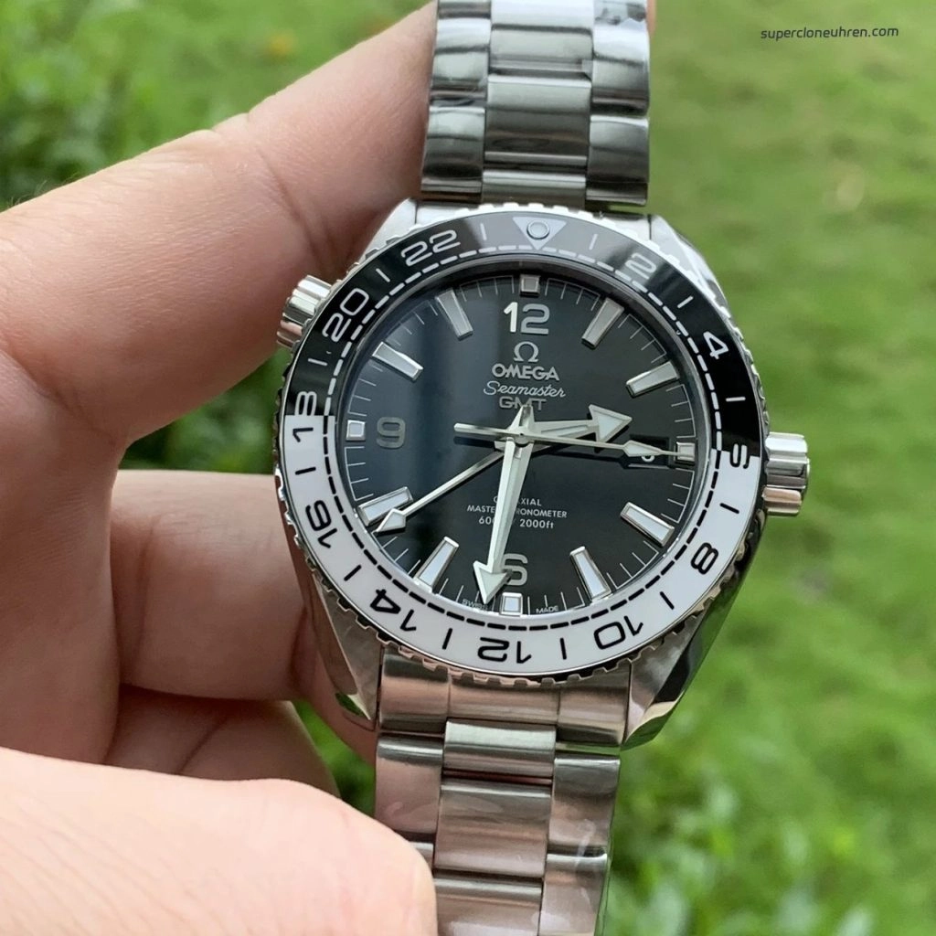 Premium Replica Uhr Omega Seamaster Planet Ocean 215.30.44.22.01.001 schwarz-weisse Keramiklünette 43,5 mm