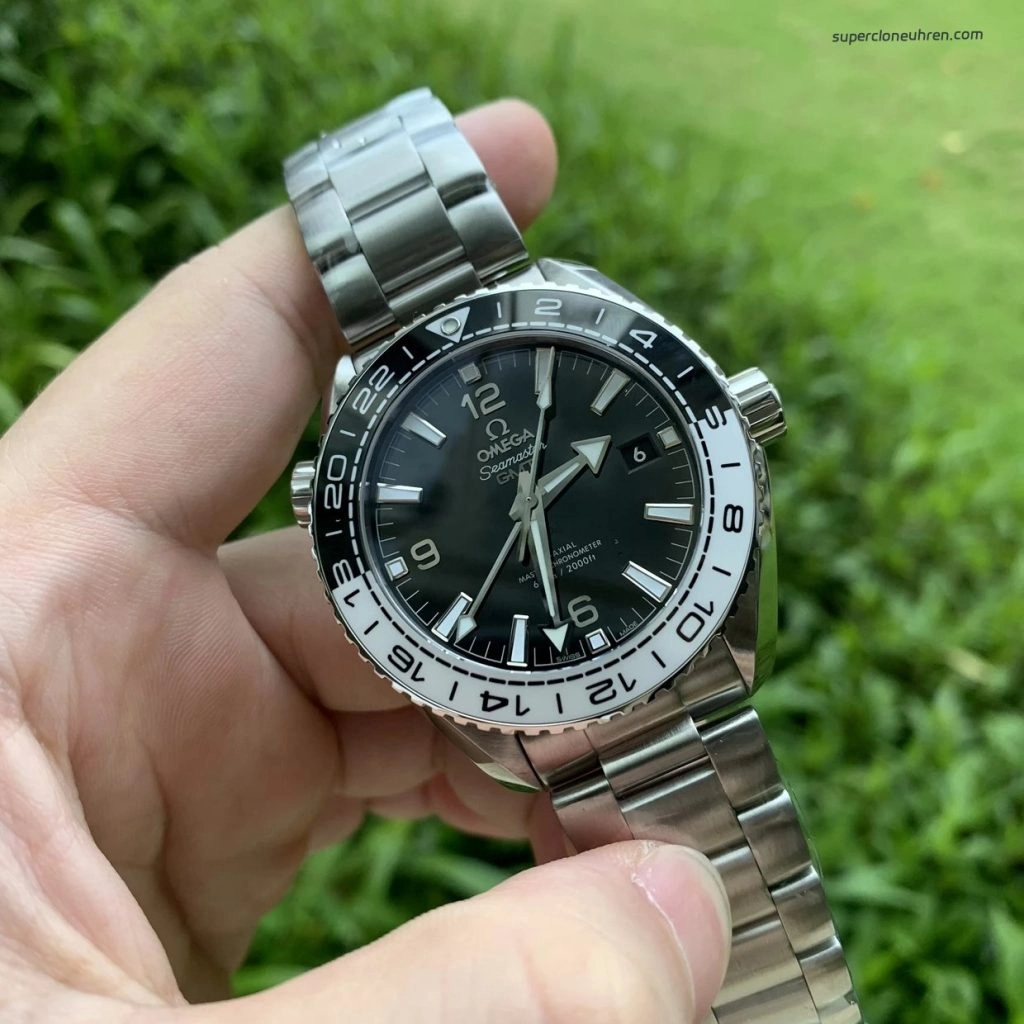 Premium Replica Uhr Omega Seamaster Planet Ocean 215.30.44.22.01.001 schwarz-weisse Keramiklünette 43,5 mm