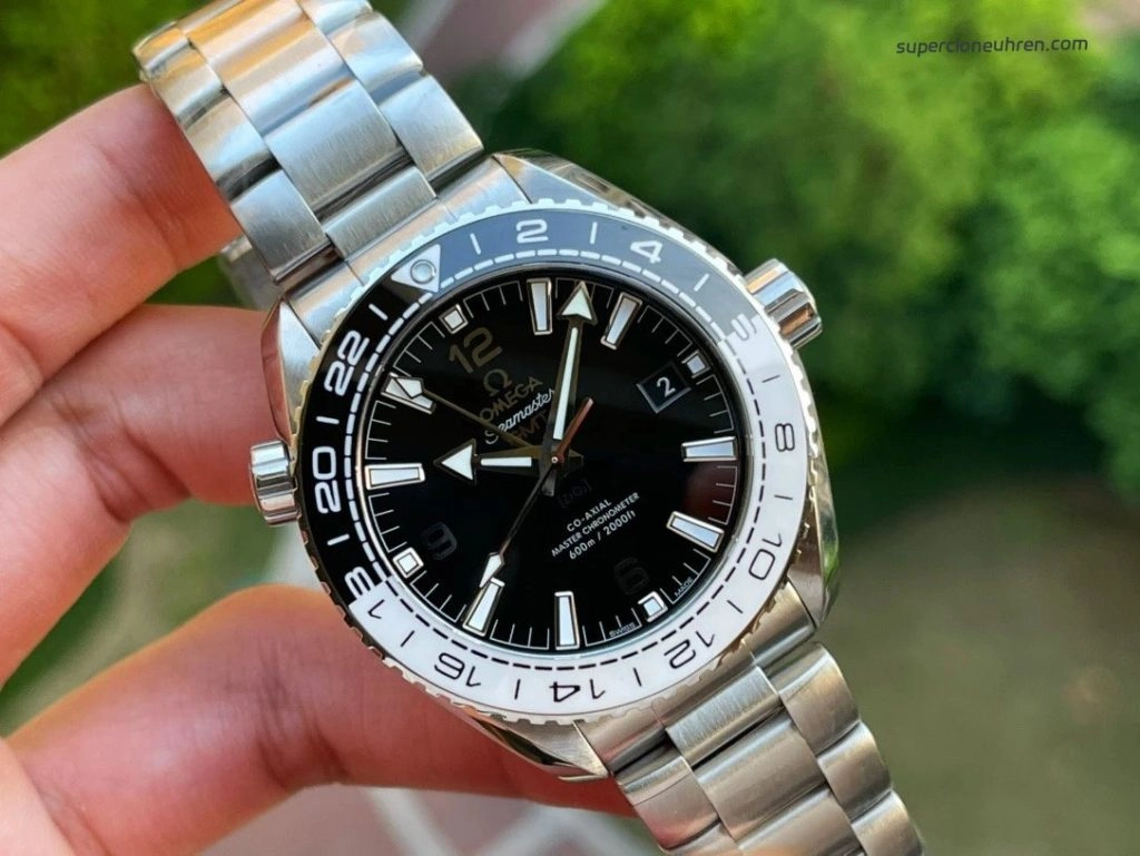 Premium Replica Uhr Omega Seamaster Planet Ocean 215.30.44.22.01.001 schwarz-weisse Keramiklünette 43,5 mm