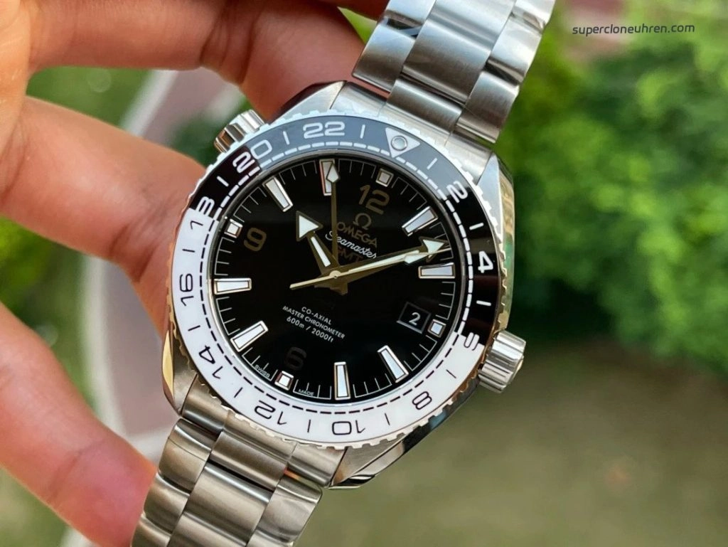Premium Replica Uhr Omega Seamaster Planet Ocean 215.30.44.22.01.001 schwarz-weisse Keramiklünette 43,5 mm