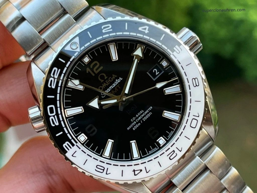 Premium Replica Uhr Omega Seamaster Planet Ocean 215.30.44.22.01.001 schwarz-weisse Keramiklünette 43,5 mm