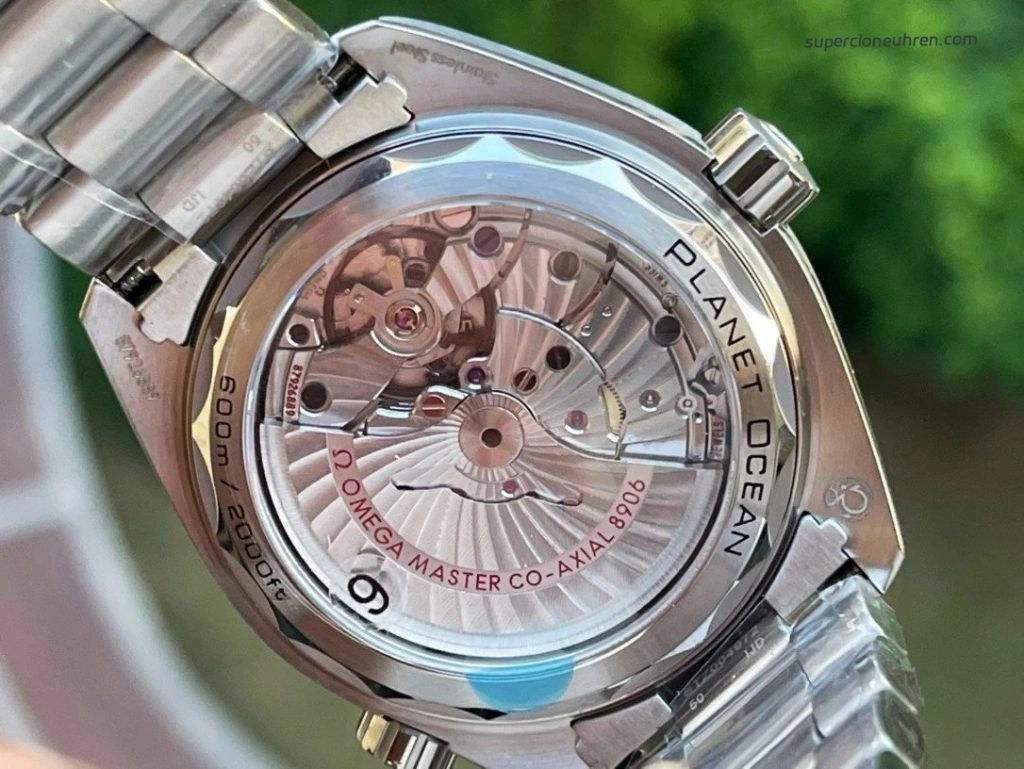 Premium Replica Uhr Omega Seamaster Planet Ocean 215.30.44.22.01.001 schwarz-weisse Keramiklünette 43,5 mm