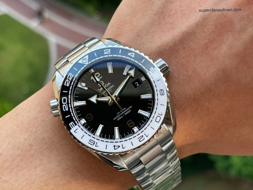 Premium Replica Uhr Omega Seamaster Planet Ocean 215.30.44.22.01.001 schwarz-weisse Keramiklünette 43,5 mm