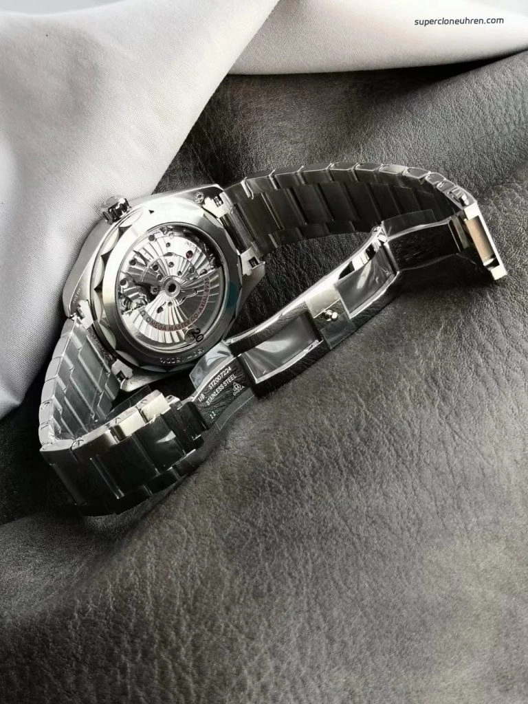 Premium Replica Uhr Omega Seamaster Aqua Terra 220.10.43.22.03.001 mit blauem Zifferblatt aus Edelstahl 43mm