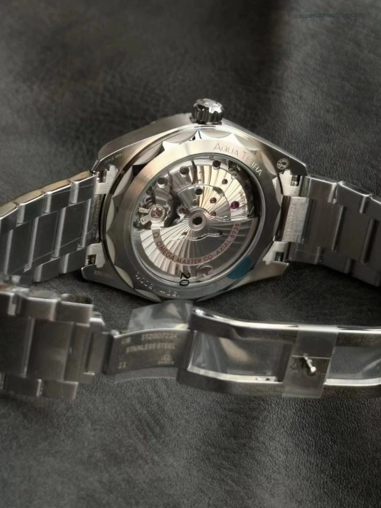 Premium Replica Uhr Omega Seamaster Aqua Terra 220.10.43.22.03.001 mit blauem Zifferblatt aus Edelstahl 43mm