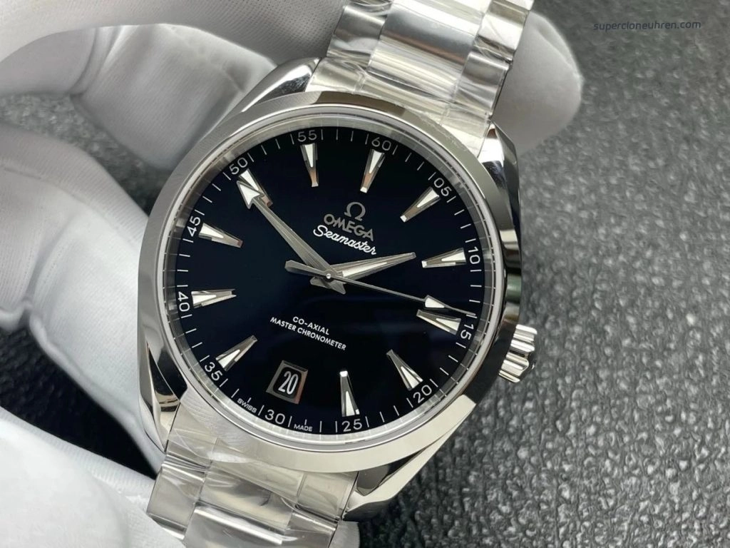 Premium Replica Uhr Omega Seamaster Aqua Terra 220.10.41.21.01.002 mit schwarzem Zifferblatt 41mm
