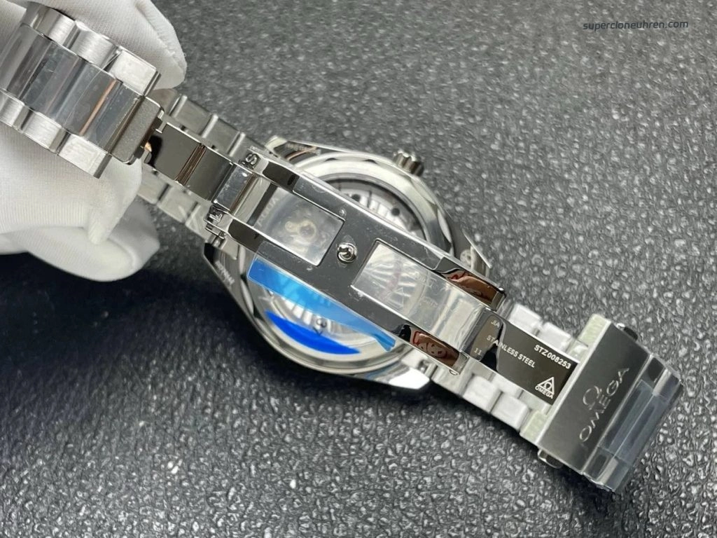 Premium Replica Uhr Omega Seamaster Aqua Terra 220.10.41.21.01.002 mit schwarzem Zifferblatt 41mm