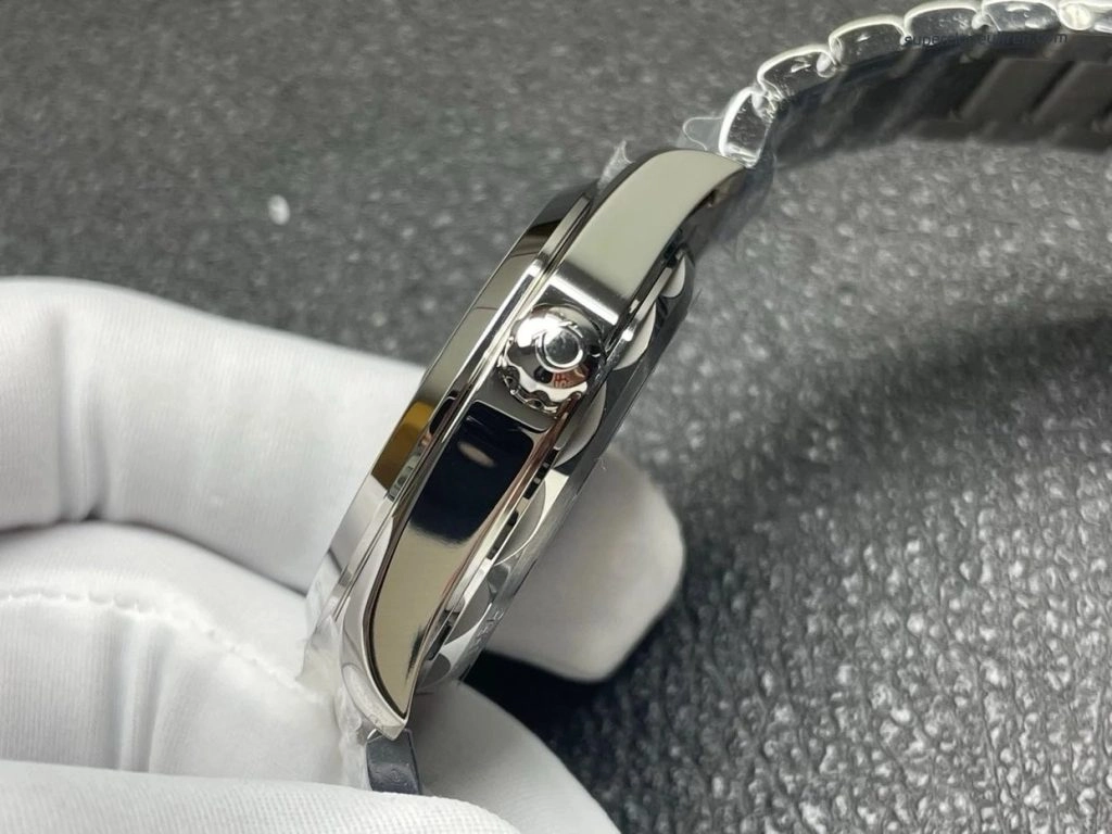 Premium Replica Uhr Omega Seamaster Aqua Terra 220.10.41.21.01.002 mit schwarzem Zifferblatt 41mm